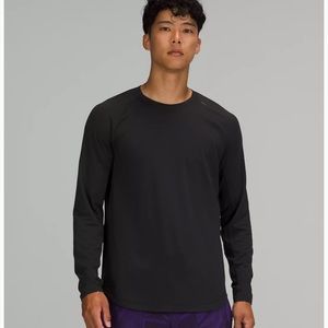 NWT-Lululemon long sleeved-thin and very breathable material. Black-brand new